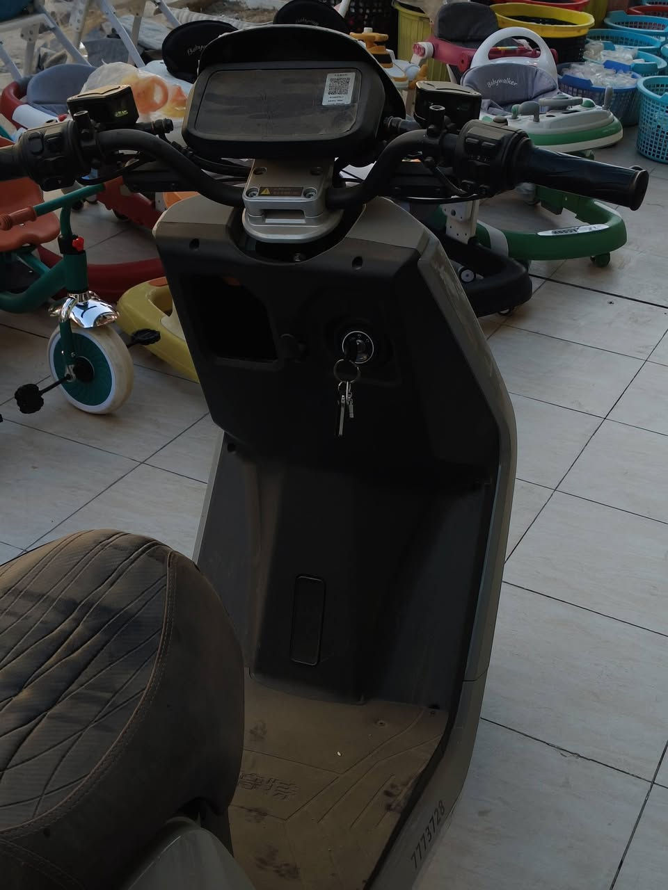 سلام عليكم دراجه كاسحه شحن للبيع موديل 2026 سرعه 120 حقيقي ست بطاريات نضافه فول وبيه  نضام بك لوره وبعد هواي مواصفات بيه تجي وشوفه سعر مليون و 200 عنوان سماوه تقاطع ال باني *********** رقم
