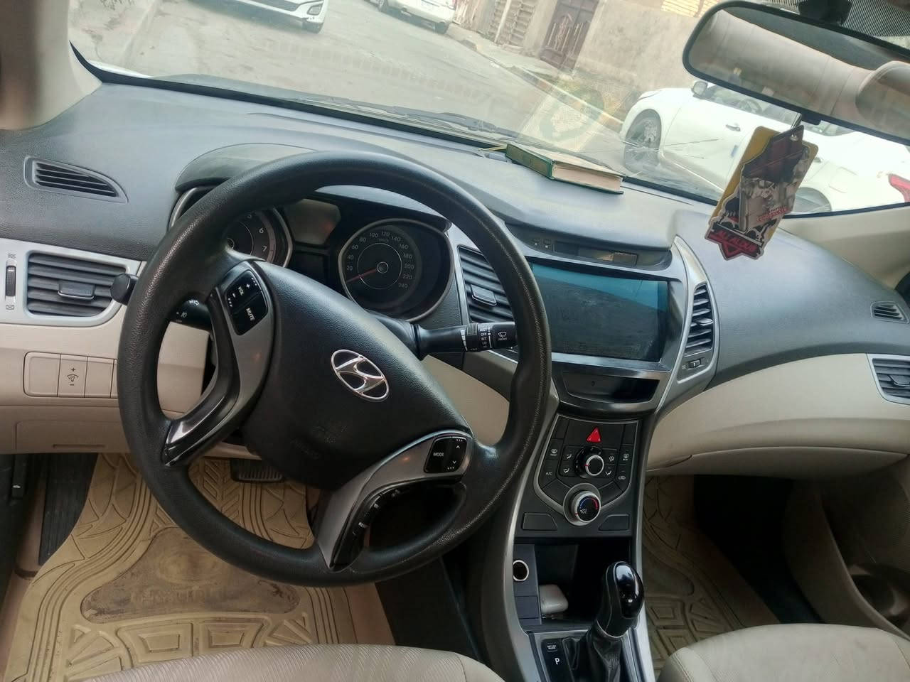 السلام عليكم النترا 2016خليجيه فول عده البصمه مري شفط مكانه البياع الشهداء السعر 114بسمي رقم تاليفون ***********
