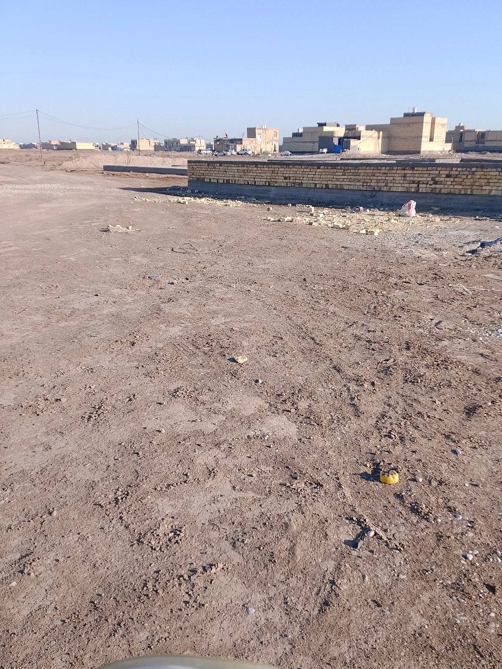 السلام عليكم قطعة طابو صرف مفروزه بالكصه مقاطعه 86تربيه رقمها 86/2193 ماء كهرباء منطقه بناء السعر 65 أتصال *********** وتساب
تگدر توضحلي الموقع بالضبط بأي منطقة/حي، وشو أقرب معلم أو شارع رئيسي إلها؟: 
الكصه تربيه
شنو مساحة القطعة والواجهة مالتهـا؟ وإذا متوفرة الأبعاد أو القياس الدقيق تگدر تذكره؟: 
200م 10*20
البيع مباشر وسعره نهائي لو بيها مجال للمساومة؟: 
65
أكو أي ملاحظات على الأرض مثل خدمات إضافية، حدود/تسقيط، أو صلاحية للبناء السكني مباشرة؟: 
بناء جديد منطقه جديده
