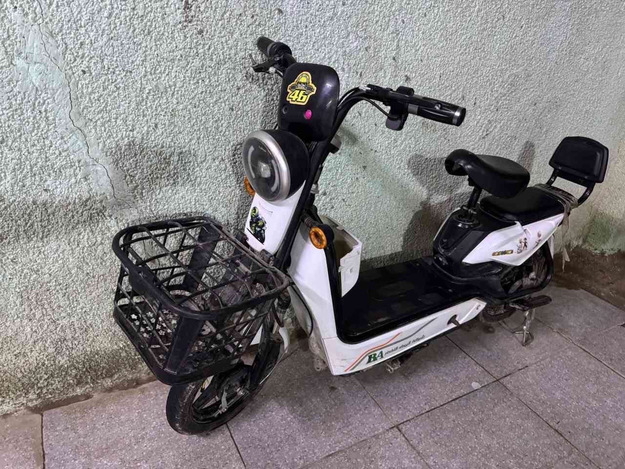 دراجه شحن شغاله بس بيها عطل ماعرف شنو تشتغل وتوكف العنوان الزعفرانيه ب٢٢٥ وبيها مجال بسيط ***********
