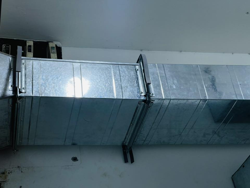 مفرغه للبيع مال مطاعم نضيفه حيل  استخذام سبوع فقط عنوان ال باني. تواصل *********** سعر 300  وبيه مجال
