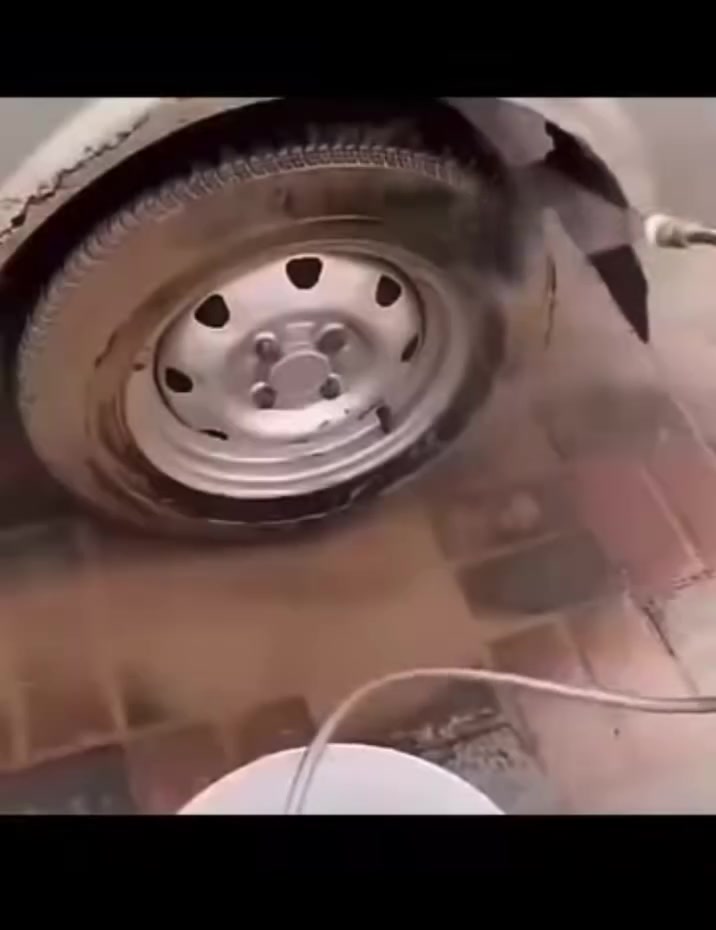 غەسلی سەیارە بۆ فرۆشتن
٢ پاتری ئەسڵی 96 ڤۆڵتی لەگەڵە
٥ مەتر سۆندەو جانتای خۆی ڵەگەڵە
تەنیا دوو جار بەکار هاتوە
تەنیا ٣٠ هەزار پارەی پاتریەکەیە
شوێن ڕانیە
***********

