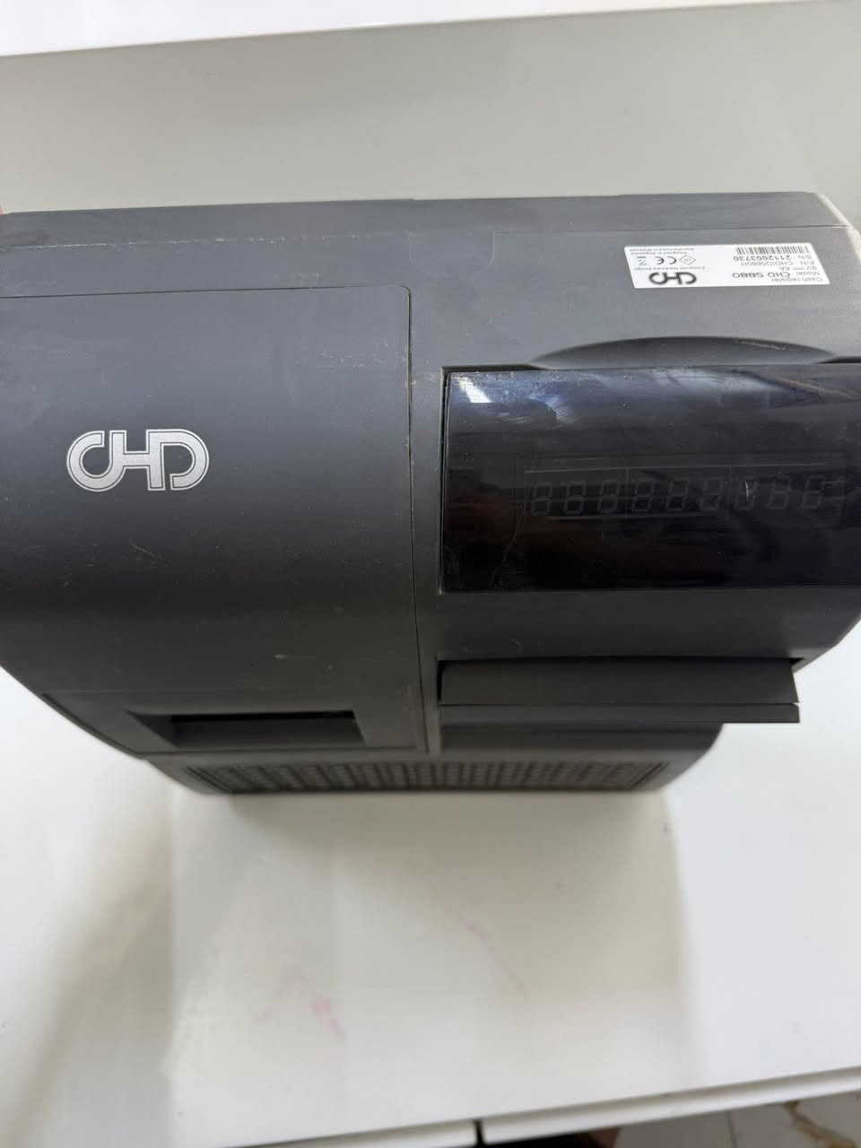 جهاز كاشير للبيع جهاز كاشير إلكتروني (Electronic Cash Register) من طراز CHD 5880.
السعر ❌(300) الف 

طابعة حرارية مدمجة: تستخدم لطباعة الإيصالات والفواتير بسرعة تصل إلى 80 ملم في الثانية.شاشة عرض: يحتوي على شاشة LCD للموظف لعرض تفاصيل العمليات وشاشة أخرى للعملاء.إدارة البيانات: يدعم إدارة الطاولات، تتبع النادلين، وإصدار تقارير مالية مفصلة عن المبيعات والأصناف.تعدد الاستخدامات: رغم أنه كاشير بالأساس، إلا أن بعض النسخ المتطابقة من هذا الهيكل تُستخدم أحياناً كأجهزة لكتابة وطباعة الشيكات


**إذا كنت صاحب هذا الإعلان وتريد حذفه لأي سبب، رجاءا أرسل رسالة إلى الدعم الفني**