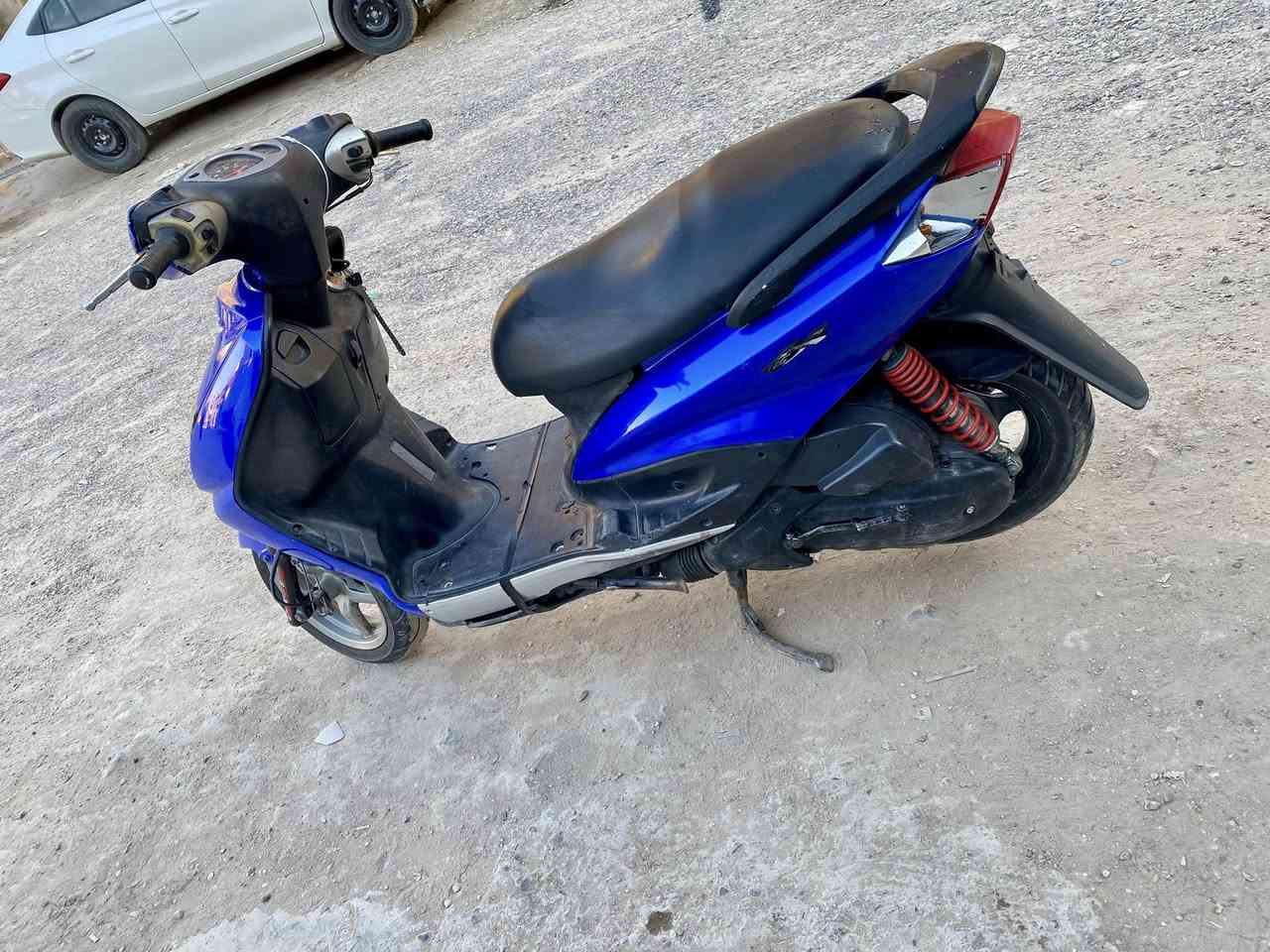 السلام عليكم ورحمة الله 
..
دراجة سكنس نثية 140 شغالة خير من الله سلف شغال .كهربائيات شغالة...نقصهه عرموطة خارطة فقط  السعر275
.. مكاني بغداد الكسره شارع المغرب 
***********
