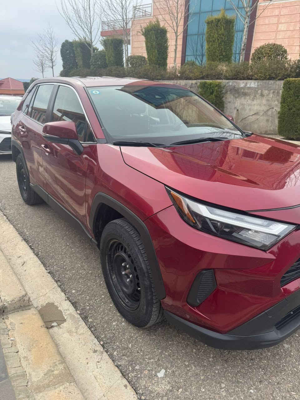 RAV4 2023 LE
ماشيه 100الف كيلو 
ضرر موضح بلصورة جنطه باب تبديل وكلير جاملغ سايق
السيارة سويج مواصفات le معروفة 
رقم بغداد السعر المطلوب 210  للاستفسار ***********
 مراوس حسب
