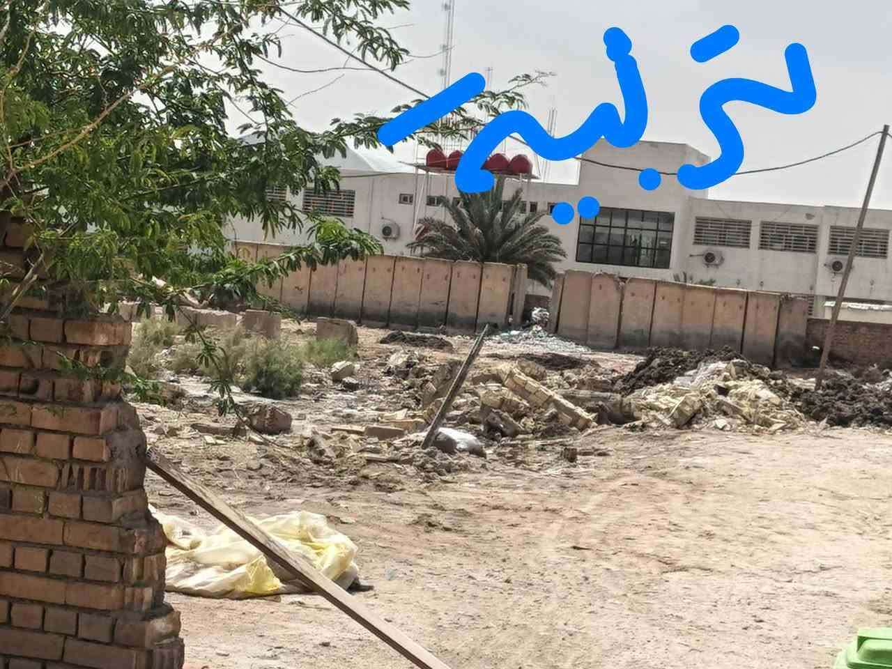 السلام عليكم 
بيت للبيع  بالبشائر بظهر مديرية التربية قريب على الأداره المحليه منطقه حلوه  ع شراعين بصف الركن شارع ٦٠م والشارع الفرعي ١٥ م مساحته البيت ١١٥ واقع حال بالطابوا ٦٨ الواجه ١٣م والنزال ١٠ ونص  البيت بدكوني بي٣ غرف وحده بيها حمام داخلي وصاله ومطبخ وأستقبال وصحيات الاستفسار ‏‪***********
