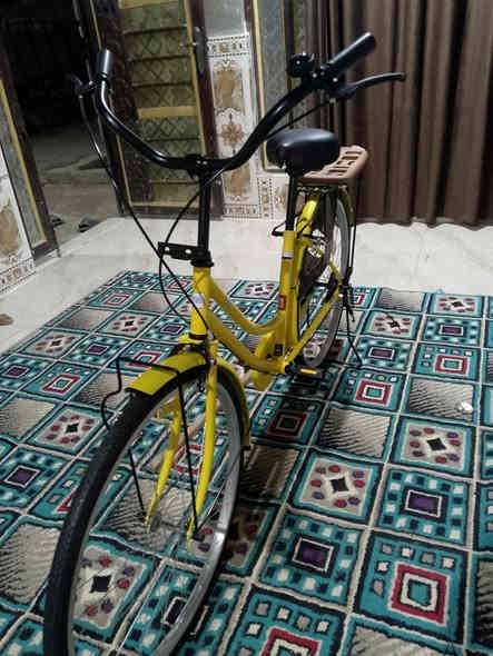 بايسكل للبيع ضروف عندي مستخدم يوم السعر 180وبي مجال مكاني كوت دجيلي ***********
