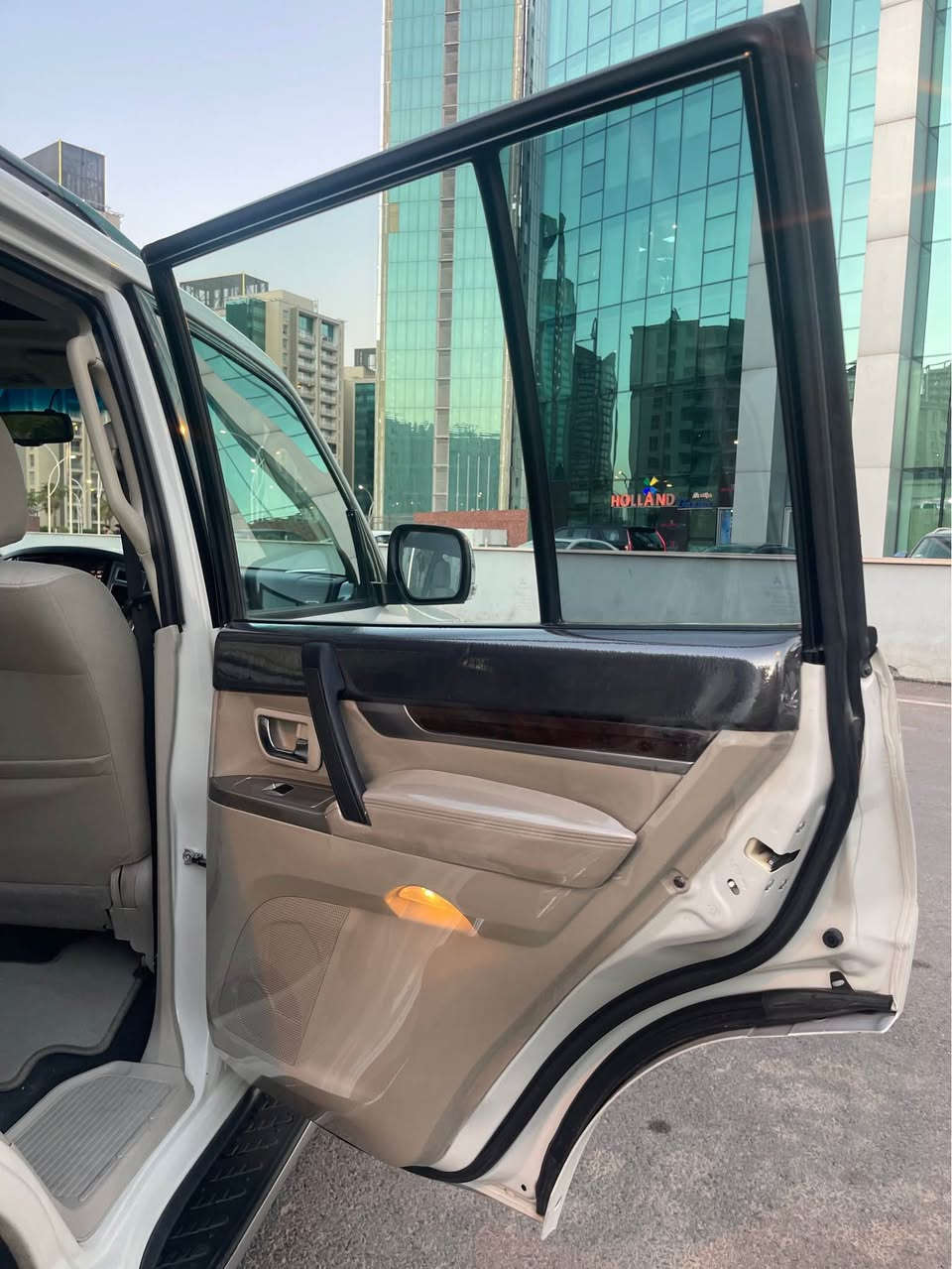 سعر مناسب جدا ١٩٣ ورقة 🔥🔥💰💰👋🏻👋🏻👋🏻

باجيرو ٢٠١٨ خليجي مكفول كفالة عامه شرط صونر… 

ماشية ١٠٥ الف كم 

سيارة بسمي تحويل مباشر 

محرك ٦ سلندر ٣٥٠٠ مرغوب ممفتوح 

مواصفات// نص فول مو حبتور… ❌❌

فتحه. مرايه كهربائي. حساس. ٧ راكب. دبل گير. فور ويل. 

تحديد سرعة. كاميرا. تحكم ستيرن. زينون. بلاجكتور. ،،،، 

محرك كير مكفول 

صدر حداديه تخم تايرات جاهزة 

مكان سيارة اربيل// *********** واتس أب موجود ☎️☎️

فقط بيع بدون مراوس رجاء 🙏🙏 أربيل, العراق
