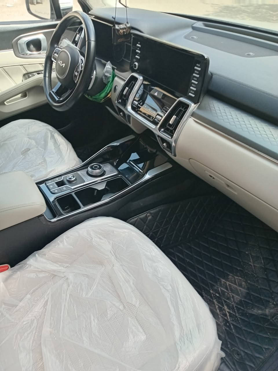 سياره سرنتو ٢٣ خليجي فوال عده الربع كامرات سياره مشيه ٤٣ جديده رقم *********** سعر.    ٢٦٥. وبيهة مجال
