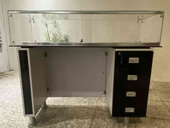 للبيع مزاد لأعلى سعر 
🔥🔥🔥🔥🔥🔥🔥🔥🔥
ميز فاترينة زجاجي نظافة  95 % 
       مع هدية ستاند ساعات 
                 قياسات
(ارتفاع متر وعرض 116 وعمق 40)
                 العنوان 
        ( بغداد / حي العامل )
           ***********
