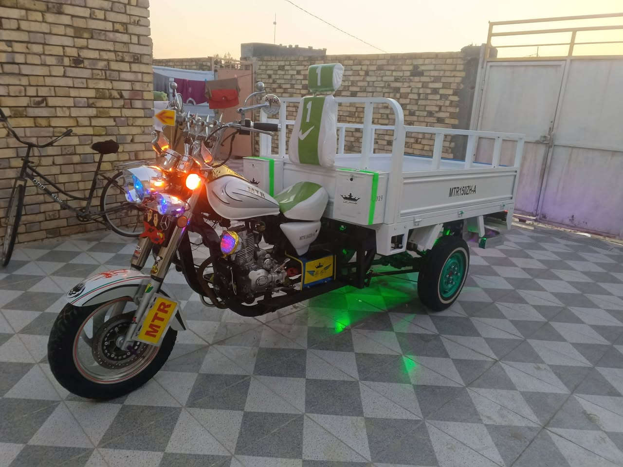 سلام عليكم ستوتة للبيع 2016 كفالة عامة اوراق اصولي تعمير 2026 بعدهي صارلهة يومين من طلعت من التعمير تشغيل عن بعد كهربايات كلهة شغالة نكرة سلف تواير جوبلس ابيعهة ع وضعهة اي شي ماخذ منهة مكاني رميثة ***********
