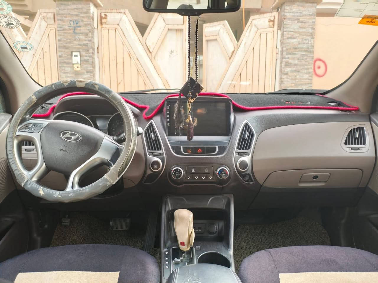 السلام عليكم
سياره للبيع 
نوعه لسياره توسان موديل 2013
الضرر تقليم باب االصندوق 
 ***********
