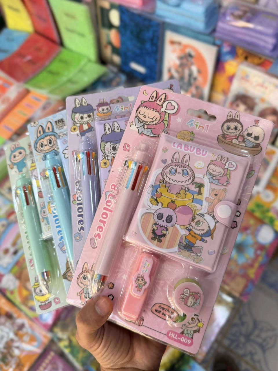 🎨📚 بكجات قرطاسية مميزة 

تشكيلة جميلة من بكجات القرطاسية تحتوي على مجموعة أدوات مفيدة للدراسة والكتابة والرسم، بتصاميم جذابة وألوان مميزة.

تضم البكجات عدة مستلزمات مثل:
• دفاتر ملاحظات
• أقلام وألوان
• أدوات تصحيح وممحاة
• ملصقات وإكسسوارات قرطاسية مختلفة

مناسبة للطلاب وللهدايا أيضاً 🎁  
سعر مناسب وجودة حلوة 💯
عند مكتبة الامتياز ✨

📍 حلة - شارع60 - داخل فرع مرطبات كوكيز
#مكتبة_الامتياز #مكتبة #قرطاسية


**إذا كنت صاحب هذا الإعلان وتريد حذفه لأي سبب، رجاءا أرسل رسالة إلى الدعم الفني**