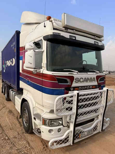 السلام عليكم  
للبيع اسكانيه 2016 
R580 
عرجه حساس كامره 
سحال دبل تاير  
ثلاجه داخليه 
رتايدر 
***********
