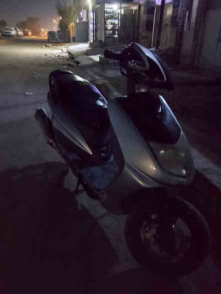 السلام عليكم
نثيه 110 ياباني ستاند حساس كلشي بيها شغال وبلادي 
مكينه رياضي 
روله تتمارك 600 ذراع طويل
بلوكه 10 ملم 
بوشه 58
كور بلادي 
بيها صالنصه ستيل اصليه دبل بوشه 
وكلج امامي رياضي
سلف رياضي يدير حتى سبعينات 
منضومة بانزين ومنضومة ناريه كلها جديده مال تفصيخ شادها 
نواقصها 
الكلج الخلفي تعبان ينرادلها كلج قوي حتى يلحك يلزم المكينه لان من تكبس تعيط ويلحك الكلچ يفتح 
والكور بي صوت جواكيچ تجي وتسمعه 
بس الدراجه تمشي وتكبس وكلشي ماعليها
ونقصها ترايش وجامات البك لايت موجوده والاشاير الاماميات موجودات 
انطيكياهن تشدهن انت 
دراجه صارف عليهن وهاي ثاني تبديلة دهن للمكينه دراجه تاخذها تسوي النقوصات وتنساها 
مكاني بغداد البنوك 
مراوس فقط شباب
 فقط اراوس 
*********** واتساب
 اتصال ترمش عليه ادك عليك
