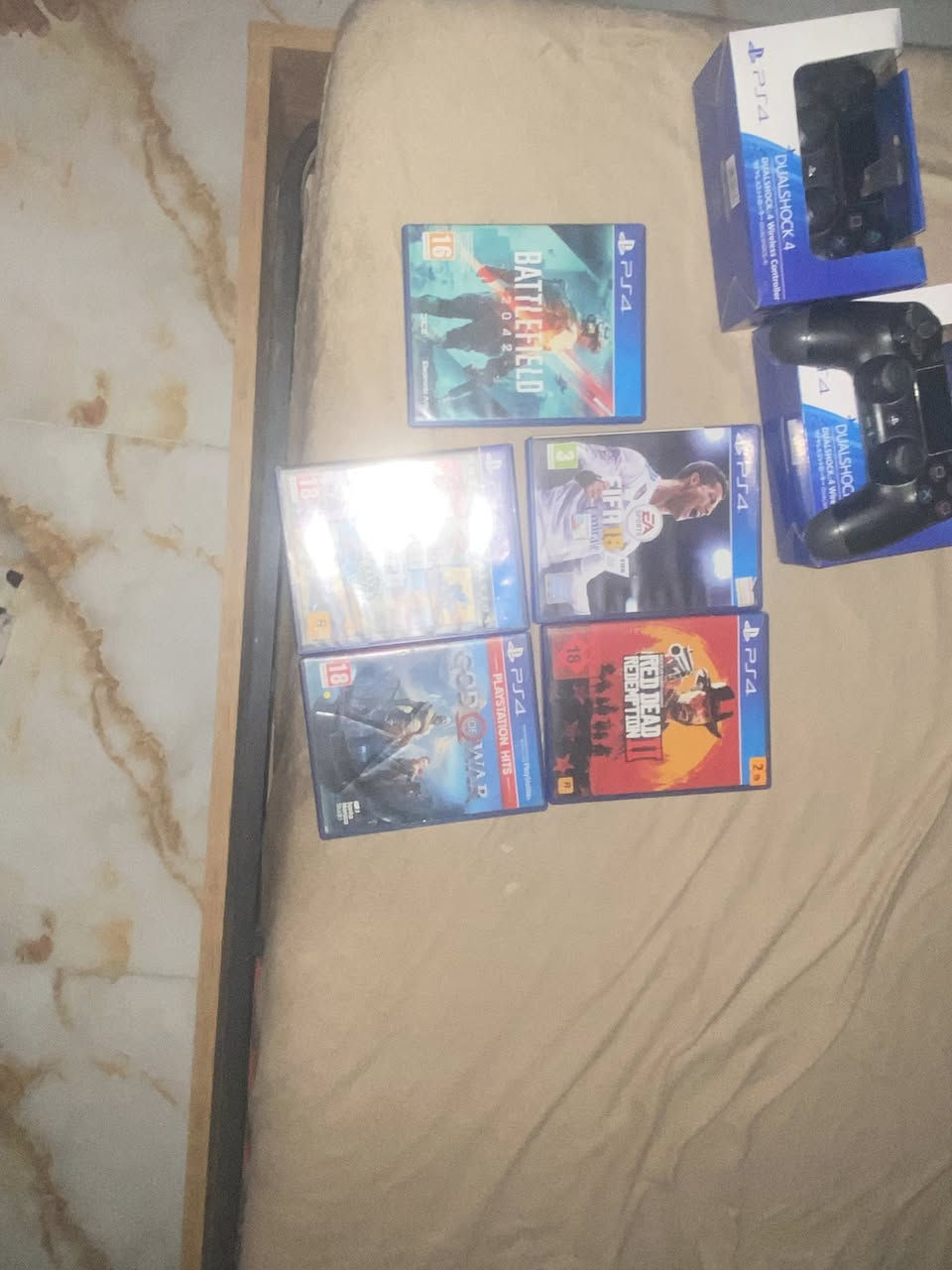 سلام عليكم ورحمه الله بلايستيشن 4 فات جديد استخدم شهر ، مع 5 أقراص ألعاب، يدات اثنين، الكرتونة موجوده قيم بما يرضي الله اريد سعر معقول رجاء جهاز مامفتوح كدامك نضافه 

مكان بغداد ماعندي توصيل انطيك مكان تجيني أجيك


**إذا كنت صاحب هذا الإعلان وتريد حذفه لأي سبب، رجاءا أرسل رسالة إلى الدعم الفني**