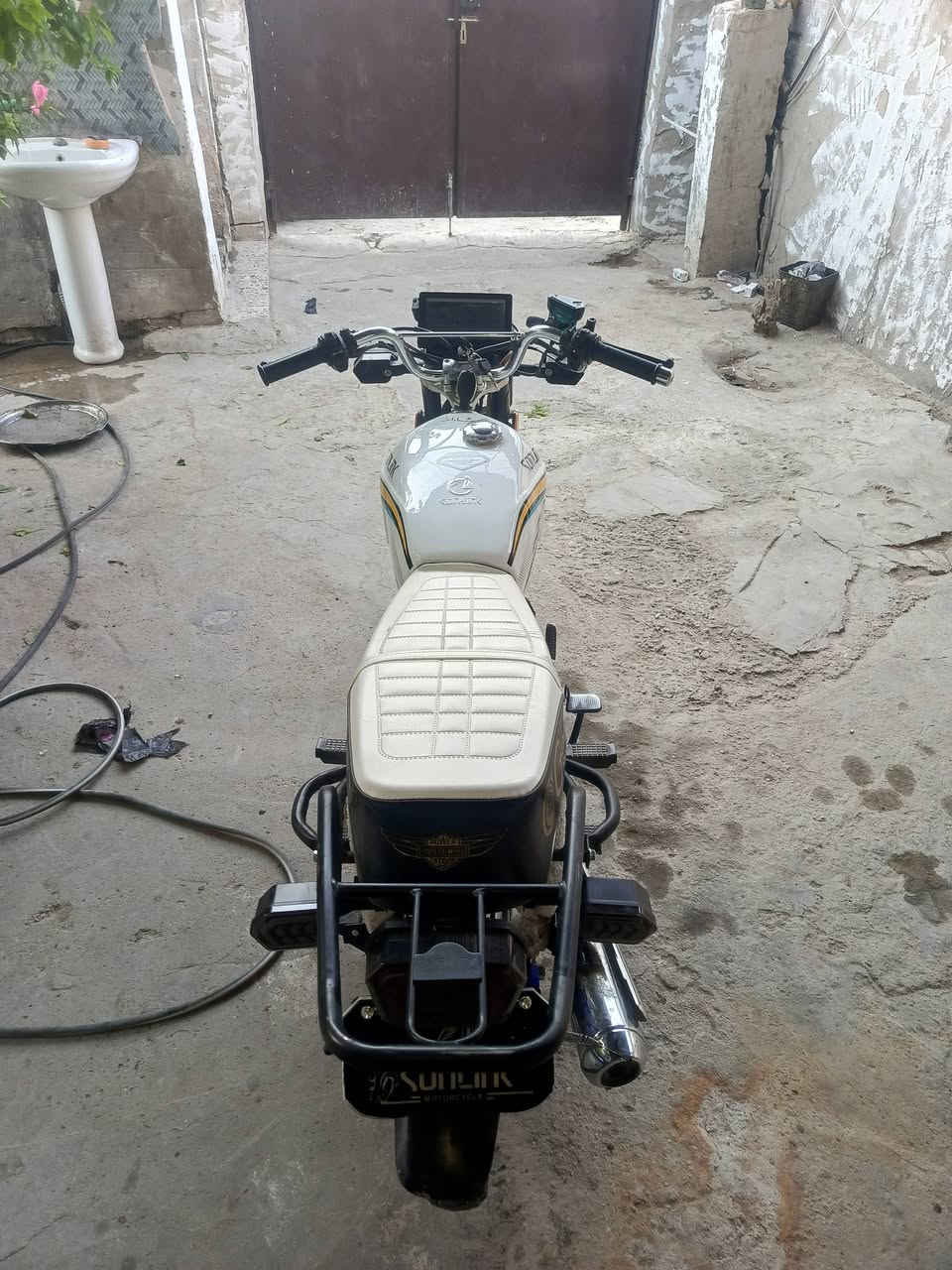 سونيك 25 كفاله عامه بس الشاشه يراد لها تصليح ما ضاربه سعر 800 بيها مجال للشراي الدراجه صار له ثلاثه اشهر من نازله عنوانه بغداد الكماليه رقم الهاتف واتساب او اتصال 
*********** المشراي لا ينتصل
