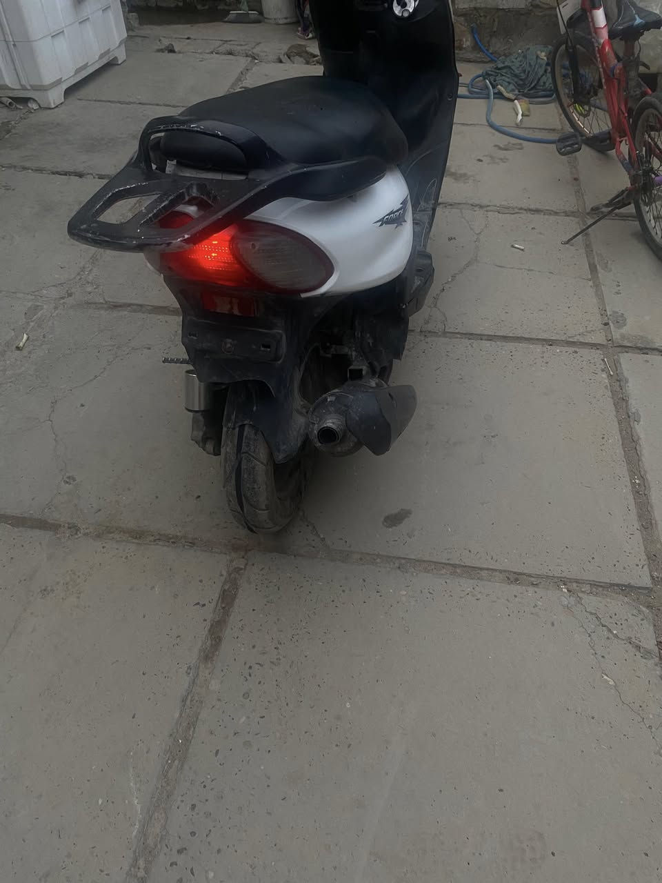 للبيع قجمه دراجه محرك مامفتوح دراجه مانقصها شي كلشي جديد سعر 350 وبيه مجال ***********
