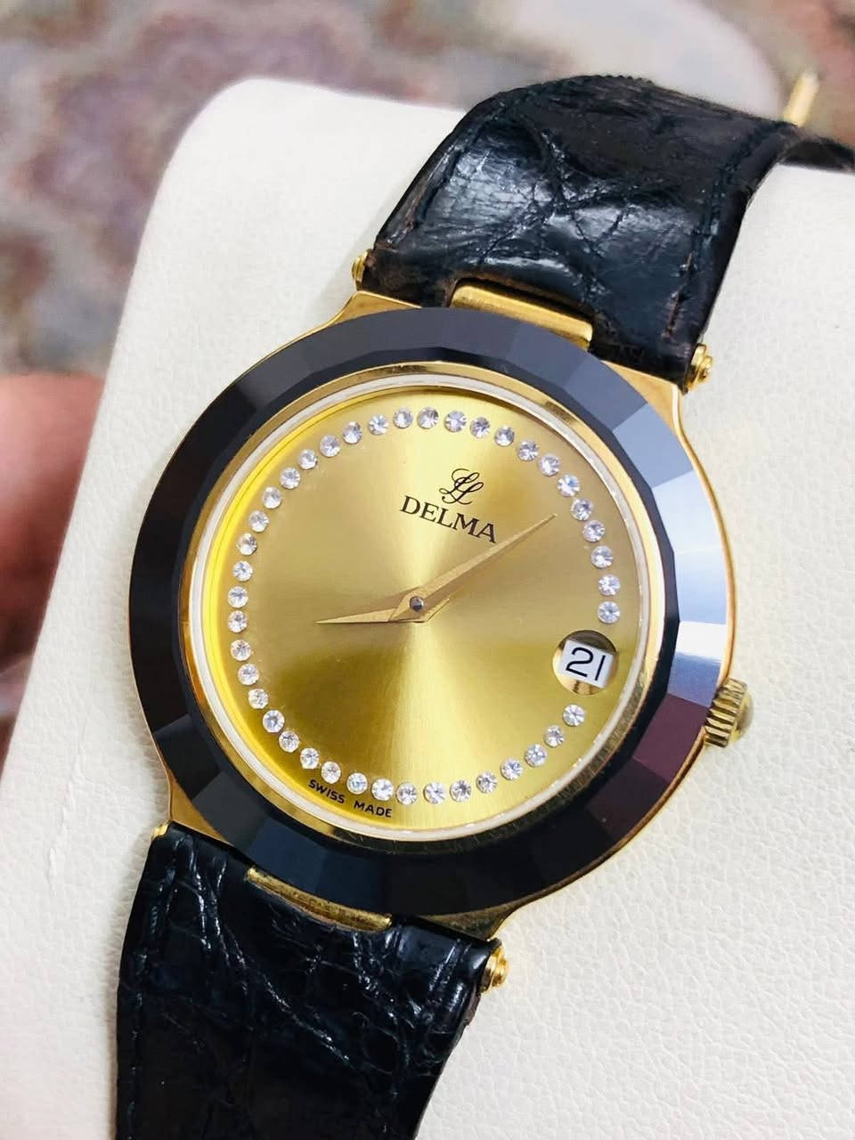 ساعة ديلما ( DElMA) ديستار 
سويسري اصلي انتاج الثمانيات 
كواتز - شهري 
تغليف ذهب 10 مايكرو 
القطر ٣٤ رسمي 
للاتصال ***********
