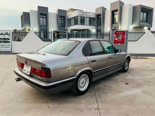 بیئێم مودیل1991
 کراوە بە 1995
 525iبیلاد گێر ئۆتۆماتیک مەکینە کەپس
 گێرو مەکینەو ئەکسل بەشەرت
بۆیاخ عامە بەس چەمپێکی پێشی هەیە لای سەکن 
موسو بڕاوە بەشەرت 
سڵایت چوار جام کارەبا
 دەبڵ ئێرباک پێش پان
 کوشن جلدی سپی
 چوار تایەو ویلی موشەبەکی بیلادی لەژێرە
ڕەقەم هەولێر سەنەوی بەسەرجوە بەشەرتی تحویل  6ورەقە غرامەی لەسەرە دوای معامەلە ئەیگێرمەوە                سعر 51مەجال 
شوێن چەمچەماڵ 
ژ.م ***********
***********
ئەدمین ❤🌹 شمشمل
