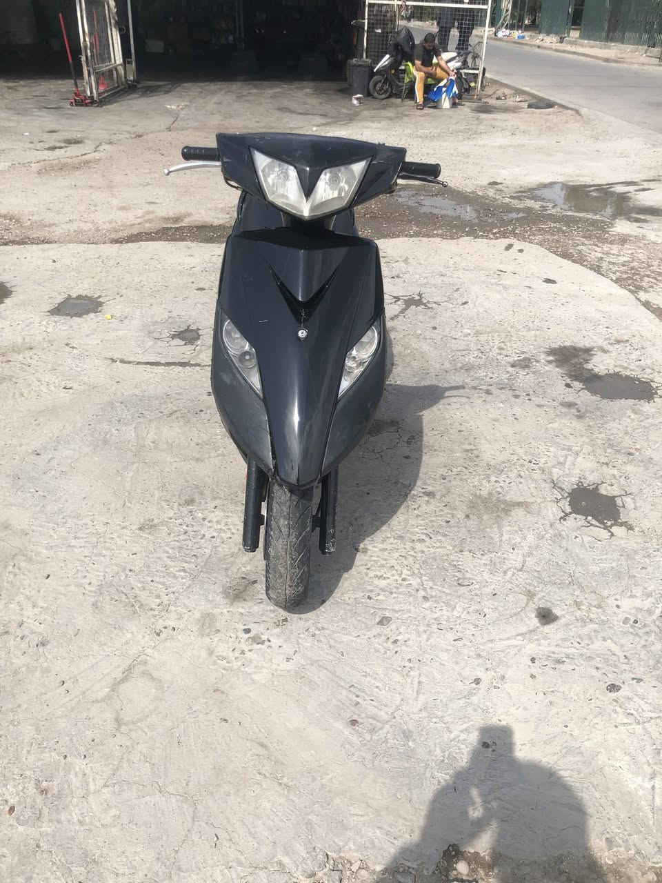 السلام عليكم دراجة للبيع ماكس ثعلب 140  كابريتر بلادية مكينه ناعمة مامفتوحة شلعة ومعدل كهربائيات شغالة كلهن السعر( 475) وبيها مجال مكاني غزالية  (***********)
