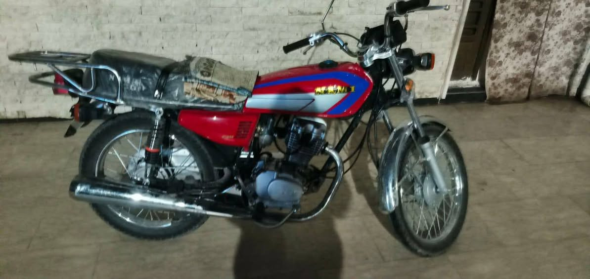 السلام عليكم اخوان دراجه اربعه كير اوراق سكنر موديل 27 سعرها 750 وبيها مجاي لطيبين  مكاني كربلاء حي العسكري مال العابد اتصل عل رقم ***********
