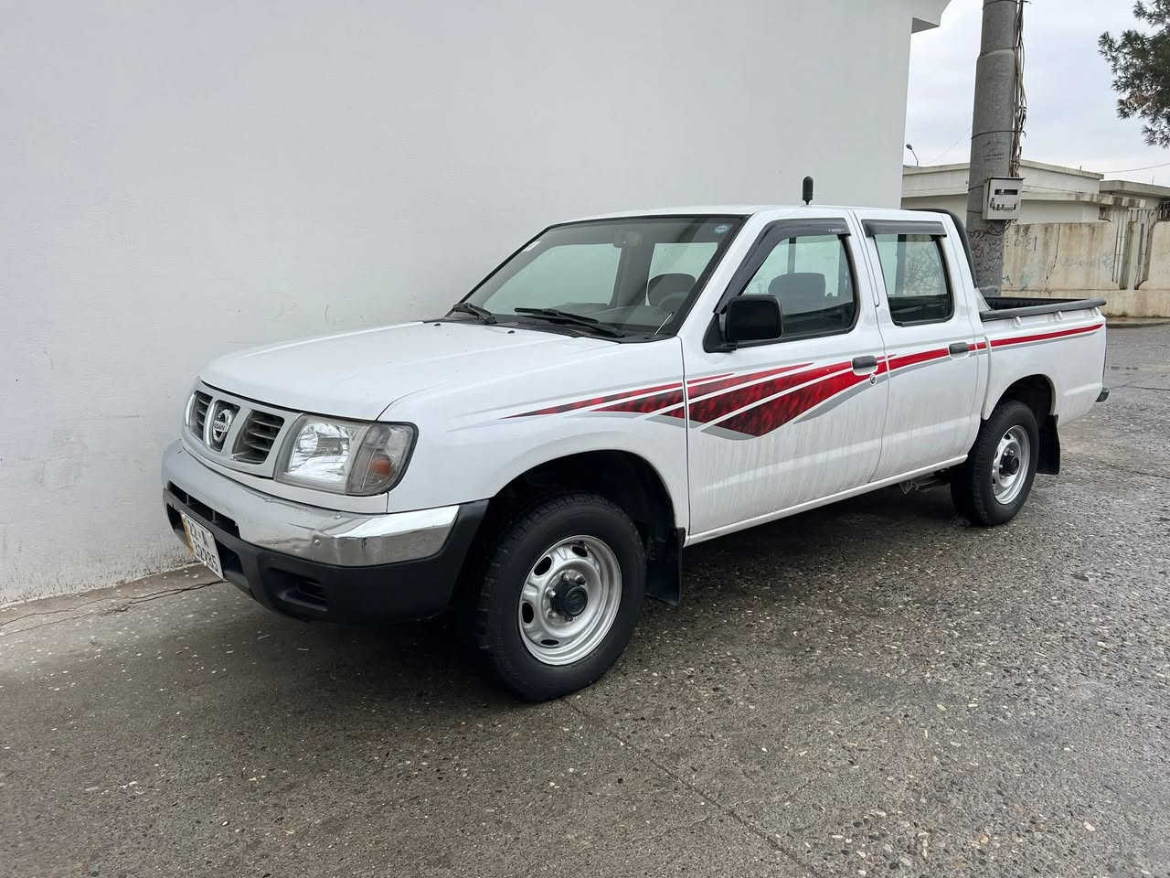 به ناوي خوا    ***********
نيسان پيكاب مؤديل 2002 ته بريد و پاوه ر
قوفل مه ركه زي و شاشه ئايپات
سه نه وي تا كؤتاي 2030 نوئيه 4 تايه ي لؤكم بو به ستوه
هه زه ي نوييه و به ناوي خؤمه تاحويل و غرامه به شه رت 
بؤياغ 3 په لاي زؤر بچوكي هه يه گير و مه كينه و هه موو شتيكي به شه رت 
بؤ نرخ ته له فؤن بكه خزمه تت ده كه م
