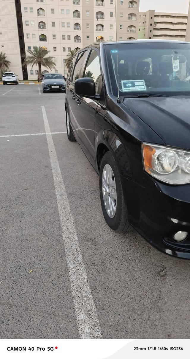 السلام عليكم دودج كرفان للبيع سياره حادث سطحي فقط بدون شواصي وصور الحادث موجوده بالمنشور سياره جديده بمعنى الكلمه ماشيه56كيلو متر حقيقي سياره تخم تاير جديده بمعنى الكلمه مستعجل على البيع الشراء يتصل بيع فقط بدون مراوس رقم التليفون *********** موديل2019سعر 170$
