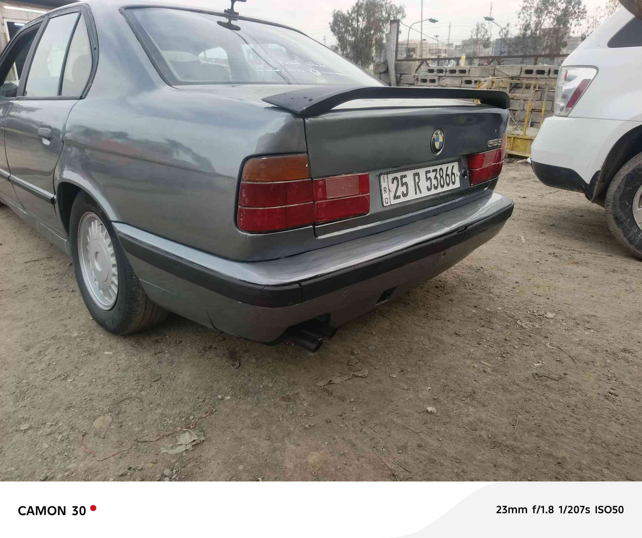 سلام عليكم BMW 
للبيع 525فل اصل  خيط بخار كير عادي رقم انكليزي كابون بانزين شرط التحويل هزه جديده دكت جكوج مابيها لا حادث ولا دعم صبغ عام جماليه
سياره حلوه ليت منضومه زينول
السعر 35بي مجال قليل 
مراوس حسب القناعه 
***********
