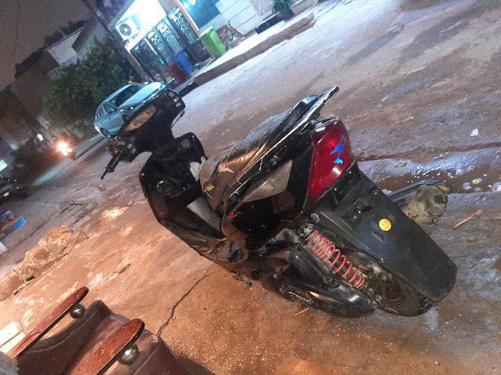 سلام عليكم
عندي دراجة ثعلب 140 نضيفة كلشي مابيها امبدل ولفات شغاله سلف وهندر مكانيّ بغداد  الحريه السعر500وبيهه مجال ***********واتساب
