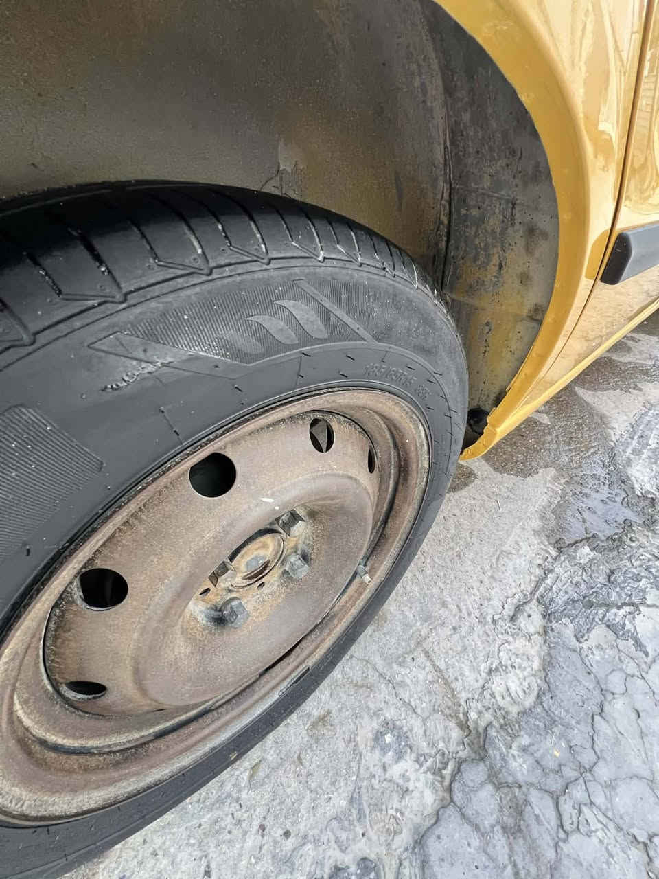 تخم تاير نظيف والويل مال الشركه شرط ممصبوغات وفلنجات 15 وفجوج نظيفات السعر 125 مكاني بابل ***********
