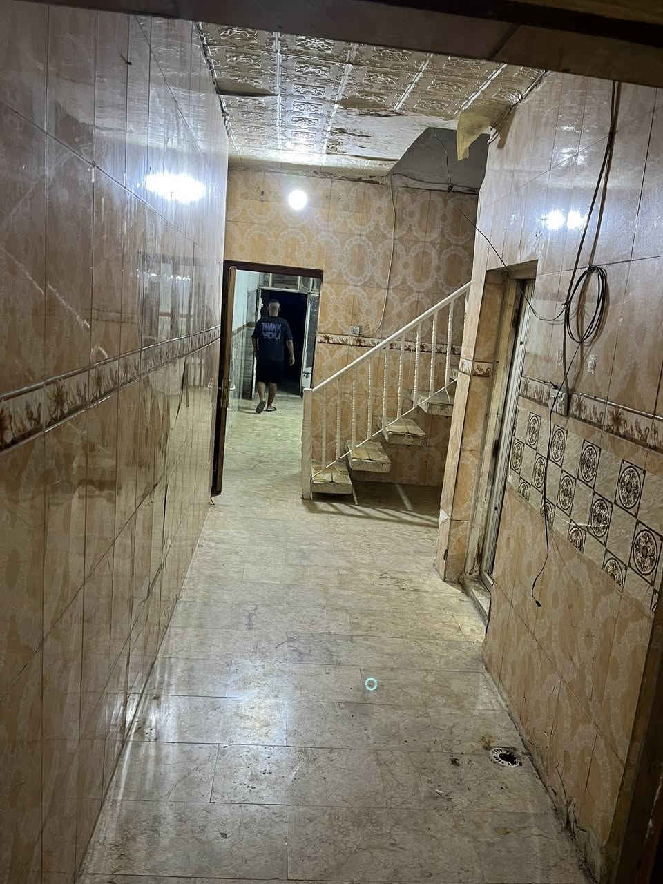 السلام عليكم
دار للإيجار في منطقة الشعب مقابل سوق 4000 مجاور روضة السندباد يعني بالطابو
يتكون من كراج واستقبال وهول بيه المطبخ والملحقات وترك وغرفة نوم وسطح بي تانكي وماطور وسخان جاهز اليوم
الاجار 400 للاستفسار ***********
