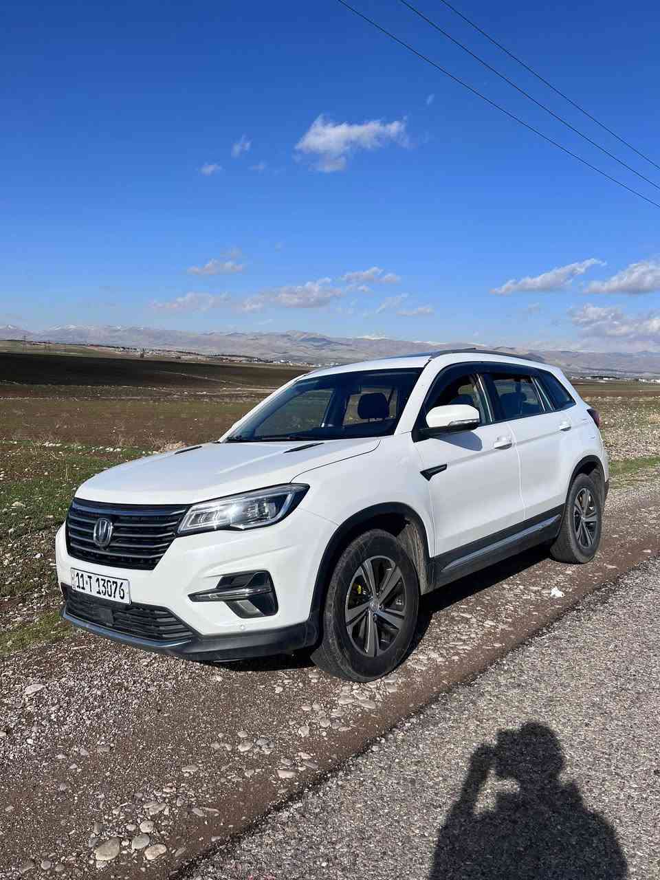 للبيع
السيارة: شانجان  CS75
الموديل: 2019
اللون: أبيض
رقم بغداد الإنكليزي 
( السعر جدا مناسب 115ورقة او مراوس حسب القناعه )

المواصفات الداخلية:
بصمة ابواب 
بصمة تشغيل 
تبريد 2 قطعة  تبريدها ثلج ❄️

شاشة  كبيرة لمس
شاشة تفاعلية 
بلوتوث
3 وضعيات قياده 
مثبت سرعة
تحكم ستيرن 
اتو هولد 
سايد بريك دكمة 
ثلاجة مشروبات 
مرايا كهربائية
جام كهرباء 
عدد 8 قطعة إيرباك (وسائد هوائية)
5 مكبرات صوت

نظام إنذار

نظام ملاحه (GPS)

المواصفات الخارجية:
أضواء LED
أضواء زينون
حساسات ضغط الإطارات
حساسات اصطفاف
كاميرا خلفية
جناح خلفي
ويل كب عدد 4 
اشاير بالمري 
مري شفط 
اريل قرش (نفكيشن)
باتري جديد 
زوج تاير جديد 

المواصفات الميكانيكية:

محرك 1,800 CC  تيربو
4 سلندر

كير أوتوماتيك DCT 
7 نمر 

ماشية 167 الف قابل للزيادة 
السياره عليهة ادامه كامله

الاستفسار على الرقم  
***********
