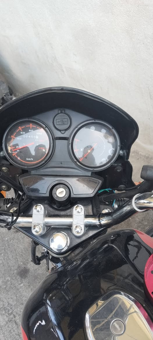 دراجه بوكسر  مستعمل يشبه الجديد مكينة 200c ثنين بصمة تشغيل جهاز انذار تشغيل عن بعد اوراق كامل اصولي سماعات اثنان فتحة شحن اثنان بطارية جديدة ام شاشة مرخصة من شركة بي ام دبليو دراجه كامله من كلشي مكفوله كفالة عامة ب1800 وبيها مجال. 
كوردي.... 
ماتۆڕی بۆکسەر بۆ فرۆشتن، پاسکیلێکی بەکارهاتوو کە تازە دەردەکەوێت، دوو پەنجەمۆری داگیرساندنی هەیە، سیستەمی ئاگادارکردنەوە، دەستپێکردن لە دوورەوە، کاغەزی ڕەسەنی تەواو، دوو بڵندگۆ، دوو دەروازەی بارگاویکردن، پاتری نوێ، داشبۆردی مۆڵەتپێدراو لە کۆمپانیای بی ئێم دەبلیو، پاسکیلەکە لە هەموو ڕوویەکەوە تەواوە، گەرەنتی گشتی بۆ 1800 و جێگای گفتوگۆ هەیە. السليمانية, العراق


**إذا كنت صاحب هذا الإعلان وتريد حذفه لأي سبب، رجاءا أرسل رسالة إلى الدعم الفني**