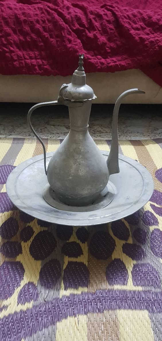 السلام عليكم اخوان ابريق مع سلبجه للبيع خاليه من كل عيب للبيع يوجد توصيل
***********
