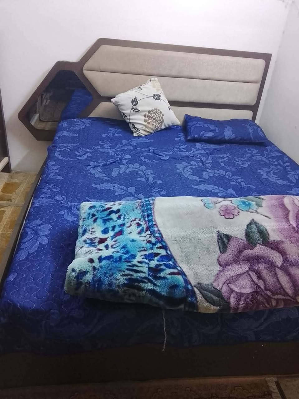 غرف  نوم  مع الدوشك.    عداد ٢ الواحده  على ٣٠٠ وبي مجال  المكان اربيل لتواصل خاص .......


**إذا كنت صاحب هذا الإعلان وتريد حذفه لأي سبب، رجاءا أرسل رسالة إلى الدعم الفني**