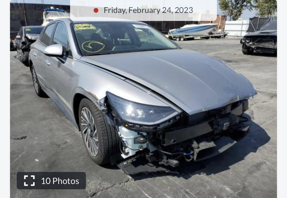 سياره سونتا 2022 هايبرد 
محرك السياره 200 
رقم السياره بغداد خصوصي 
السياره بصمه 
تدفئه كشن امامي والصدر 
٤ وضعيات قياده 
لدات امامي
لايت زنون 
اوتو هولد 
هاند بريك بصمه 
تشغيل عن بعد 
نطام المحافظه على خط المسار 
قياده ذاتيه 
نظام النقطه العمياء 
كيجات هواء الكتروني 
كرسي كهرباء 
رادارات امامي وجانبي وخلفي 
اشاير با المري 
كروس تثبيت سرعه 
شاحن موبايل لا سلكي 
شفتات قياده 
العنوان كربلاء 
الحادث مثل ما موضح با الصور 
السعر 170بي مجال بسيط 
رقم الهاتف الاستفسار ***********
