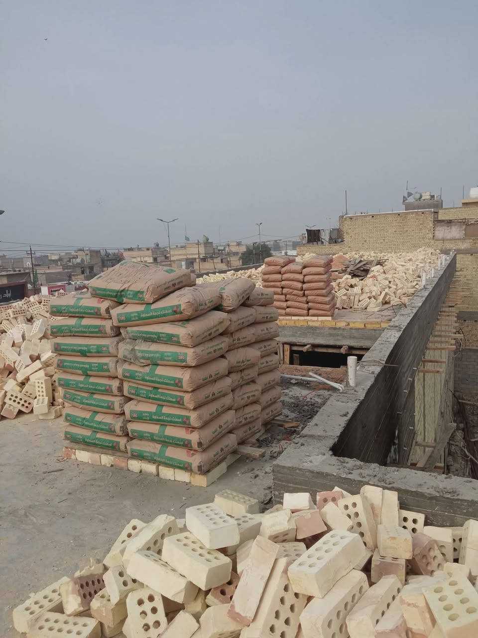 ونجي.  تصعيد مواد البناء. و تصعيد تراب صطوح.   +
تنضيف نقاذ بيوت + تدخيل سبيس + حدل.      
تنزيل تراب صطح قديم جميع المواد تصعيد طابوك +رمل كلشي نشتغل الخاص مفتوح رقم بس اتصل بكل وقت نطلع ***********
