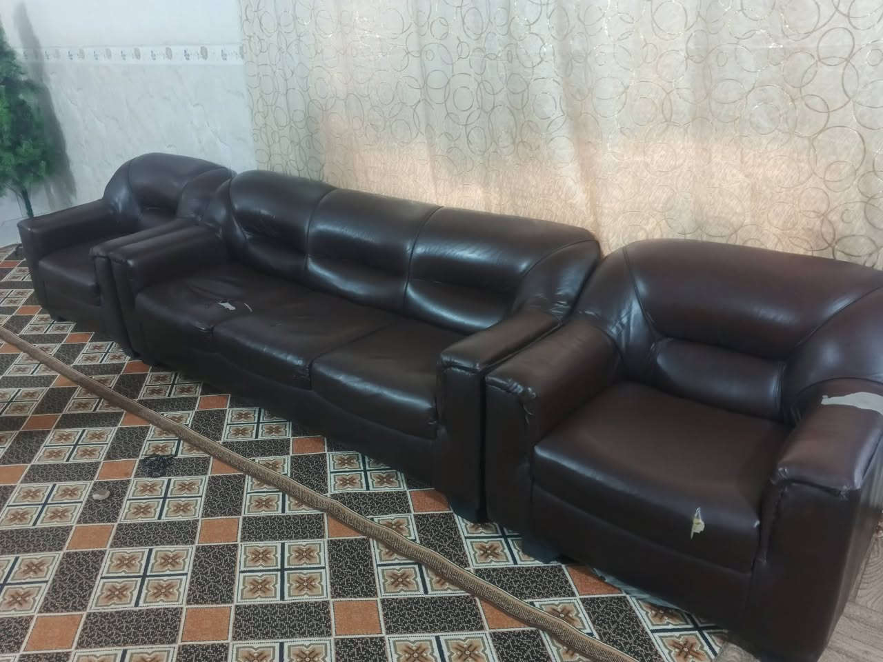 السلام وعليكم لبيع تخم تركي جلد 10مقاعد سعره 350مكاني حي اور سبع قصور شارع ابو علي  يم جامع لحمزة موجود خاص وتساب ***********
