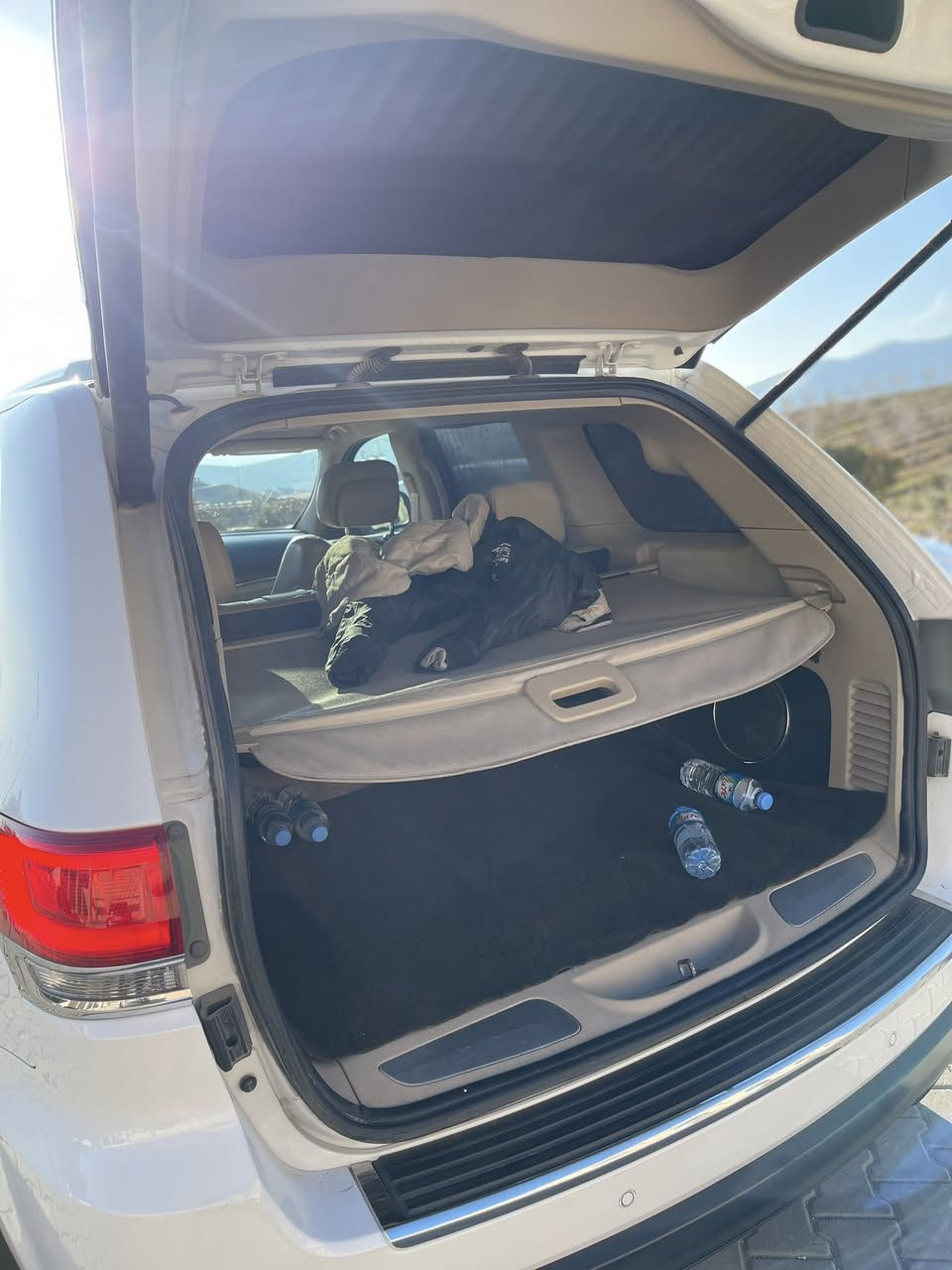 جيب لاريدو موديل 2017 مواسفات لمتيد  بدون صبوغ 124ماشي سيارة  رةقم و سنوية جديد  رةقم تليفون 📞 *********** مكان سليمانية
