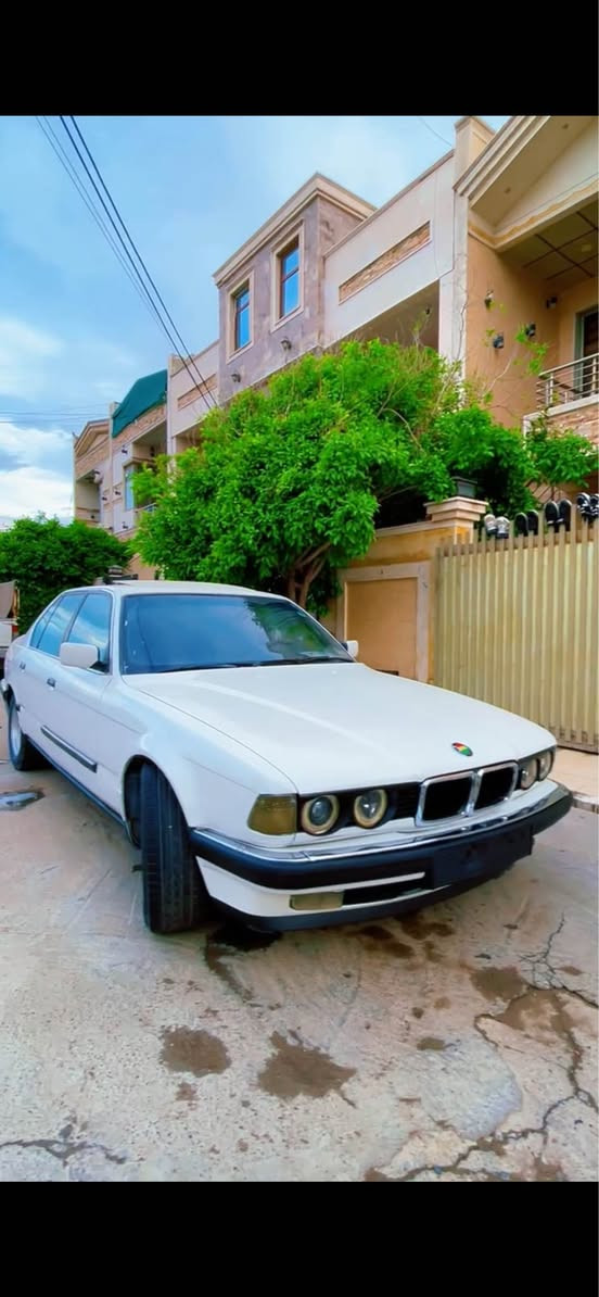 بيئيم مؤديل 1993تؤماتيكي 740V8فول فول قه بات مواسافات سي په رده بيلاد كوشن كاره باي سياره كه ره قم هه وليره حيزامه لؤ جواني بي تاعم و ليدران بشت و بيش كه بس به شه رتي اوه ليات ده يفرؤشم سنه وي ئه سلي خؤي له گه له  موشته ري جات بكه  شوين هه ولير *********** أربيل, العراق
