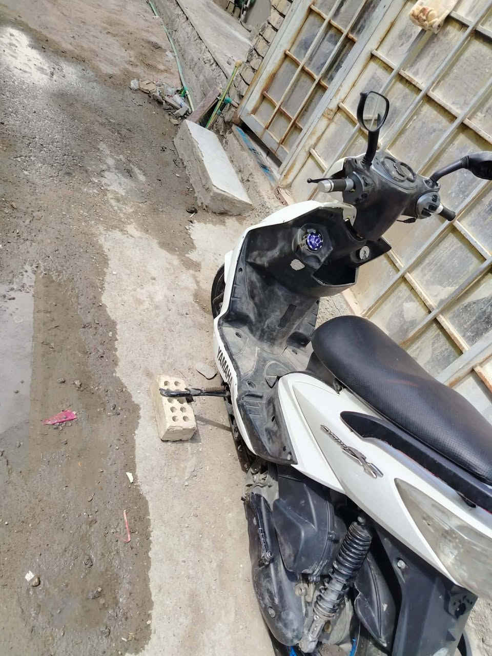 المكان بغداد الزعفرانيه 
سكنس فحل كابريتر بوشه 58  الدراجه ما بيه نقص فقط مازده ال اكلوب الدراجه كدام عينك كفرات نضيفه السبب البيع انكلبت بيه و طلعت من نفسي السعر 500 و بيه مجال ال شراي المكان بغداد الزعفرانيه موجود مازنجر


**إذا كنت صاحب هذا الإعلان وتريد حذفه لأي سبب، رجاءا أرسل رسالة إلى الدعم الفني**