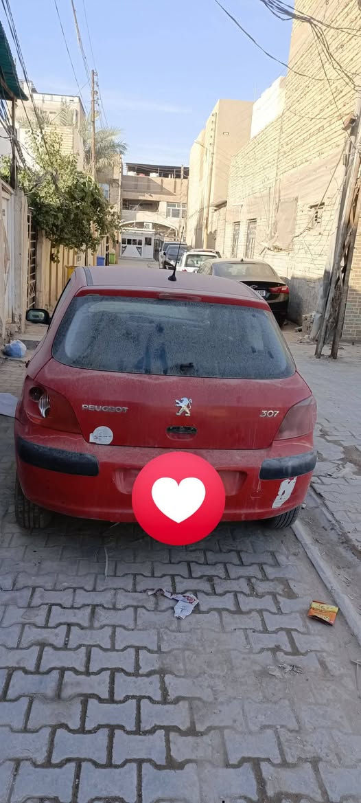 بيجو 307 2005 مكانها نجف سنويه بأسمي بعدها ما ساقطه السياره بيها نواقص تحتاج ادامه سعرها 40 وبيها مجال 
الاتصال *********** النجف, العراق
