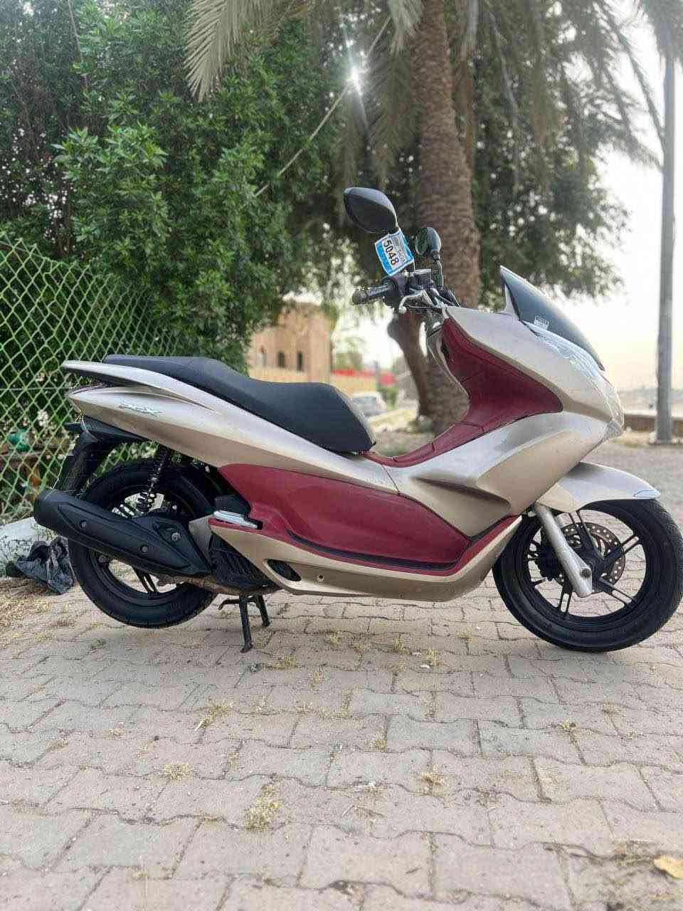 السلام عليكم للبيع دراجه pcxجيل الاول مزاد الدراجه 
ماشيه(١٩) الف حقيقي  لون مميز مديل حديث 2018ماخذها رمبه اوراق المعرض موجوده الدراجه على ايدي حجم  مكينه 150ياباني JFالاصلي دراجه جديده مال جناي 
ياباني الاصلي دراجه كامله أستان كهربائي  حساس ازدحام سويجات ٢حرف Aدراجه جديده الدراجه مكينه شلعه معدل خير من اللّٰه دراجه تكول جديده بمعنئ الكلمه واحلا من الصور مال جناي المكان بغداد دراجة مكفوله اي نقص مابيه السعر  
١٥٠٠ وبيها مجال *********** بغداد, العراق
