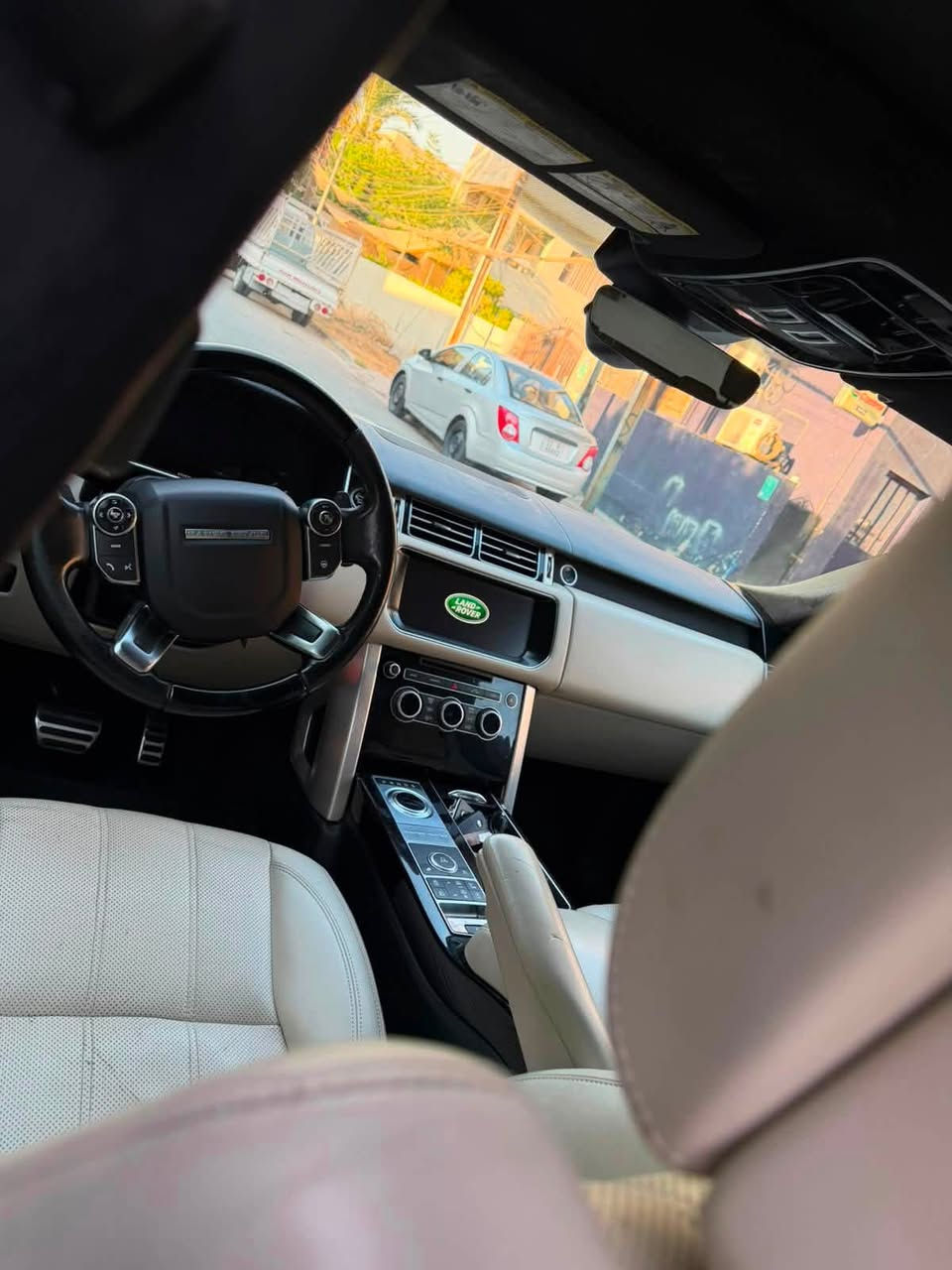 ✨🖤 الفخامة تبدأ من هنا | Range Rover Vogue LWB 2017 🖤✨
🚘 Range Rover Vogue LWB 2017
👑 فول مواصفات
📍 ماشية 33 ألف ميل فقط
🎨 صبغ جاملغ خلفي فقط
✅ سيارة نظيفة جداً وجاهزة للاستخدام
💎 أداء فاخر، راحة استثنائية، وهيبة على الطريق.

━━━━━━━━━━━━━━

💰 السعر: 285 ورقة
📍 الموقع: بغداد

📞 للحجز والاستفسار:
***********

━━━━━━━━━━━━━━

🔥 إذا تبحث عن الهيبة، الفخامة، والأداء… فهذا هو خيارك.
🚗 لا تفوّت الفرصة، السيارات بهذه النظافة نادراً ما تتكرر.

#RangeRover #RangeRoverVogue #LWB #LuxurySUV #CarsForSale #Baghdad #Iraq #سيارات_بغداد #بيع_وشراء_السيارات #رانج_روفر #بغداد
