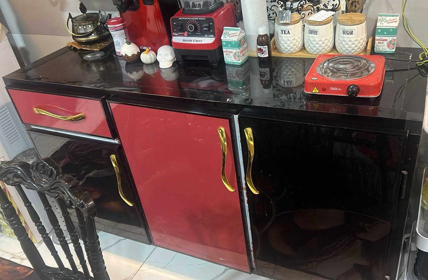 كاونتر ٣ قطع المنيوم تركي
السعر ٢٥٠
الاعظمية 
***********
