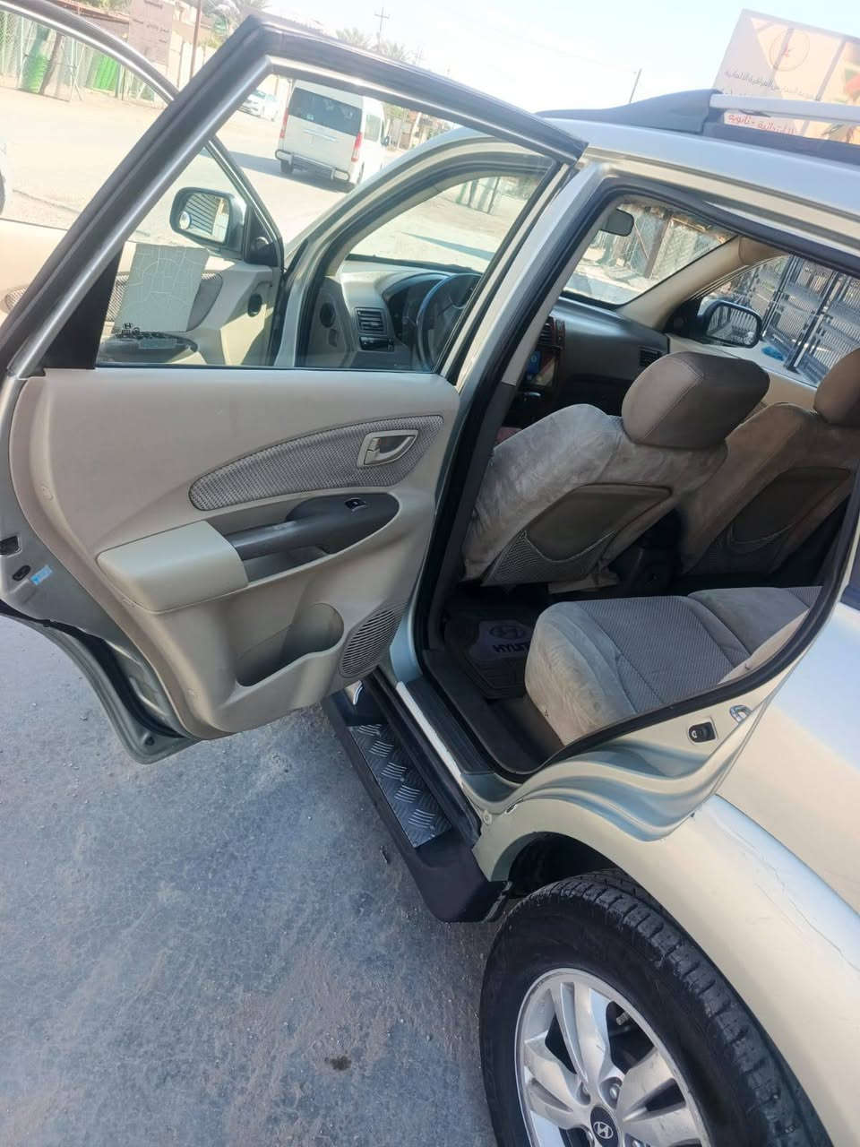 السلام عليكم توسان للبيع موديل 2009السعر88ورقه الاتصال***********
