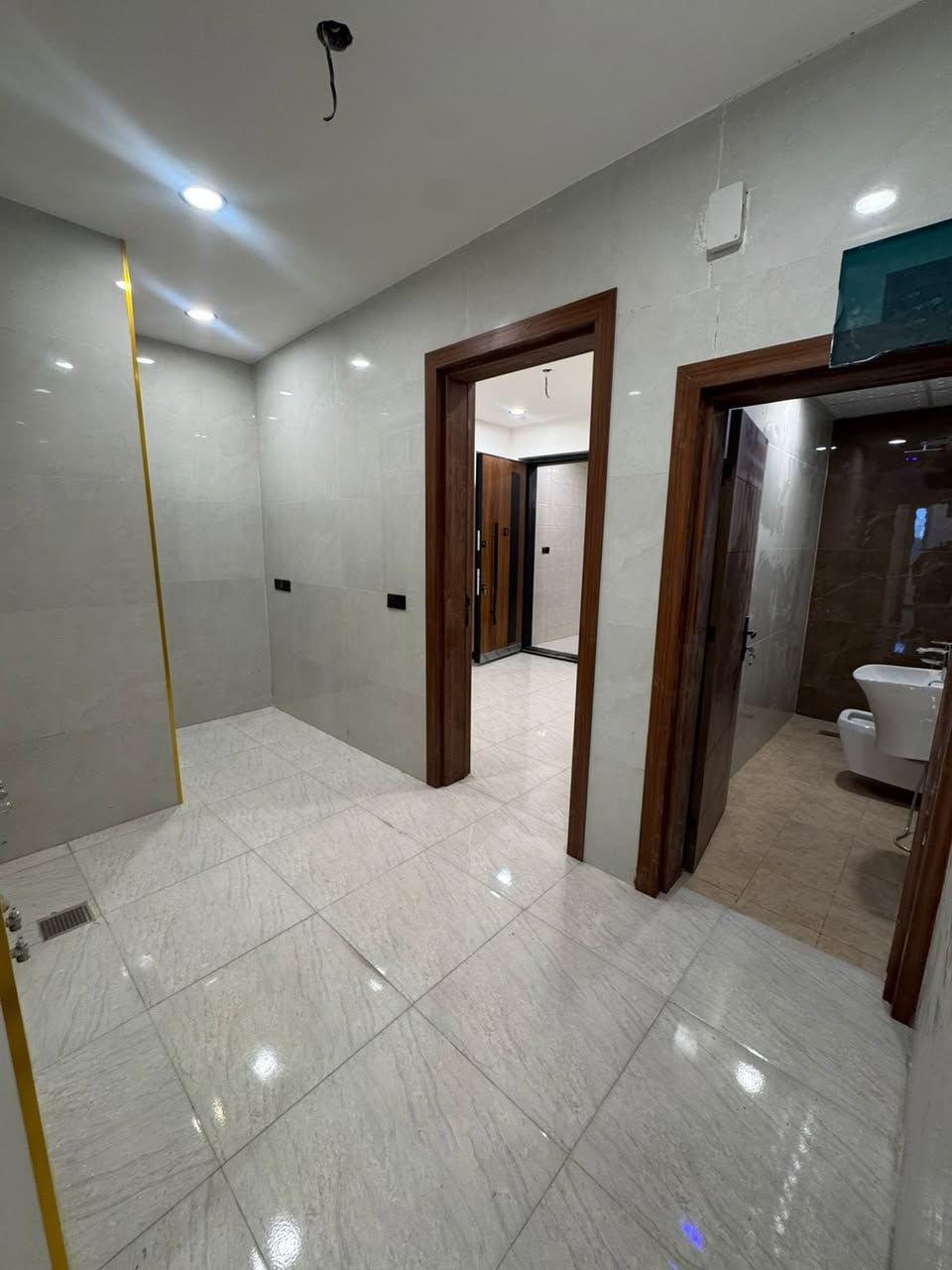 للأيجارر
شقق حديثة للأيجار 

بـ مواقع و مساحات مختلفة 

طابق ارضي امامي معزول 65 متر
طابق ثاني امامي 75 متر 
طابق ثالث امامي 85 متر
طابق رابع امامي 100 متر

جميع الشقق تحتوي على مصعد شغال 24 ساعة

الموقع الاعظمية شارع عمر 
الموقع الاعظمية قاسم ابو الكص

للأستفسار الاتصال ***********
