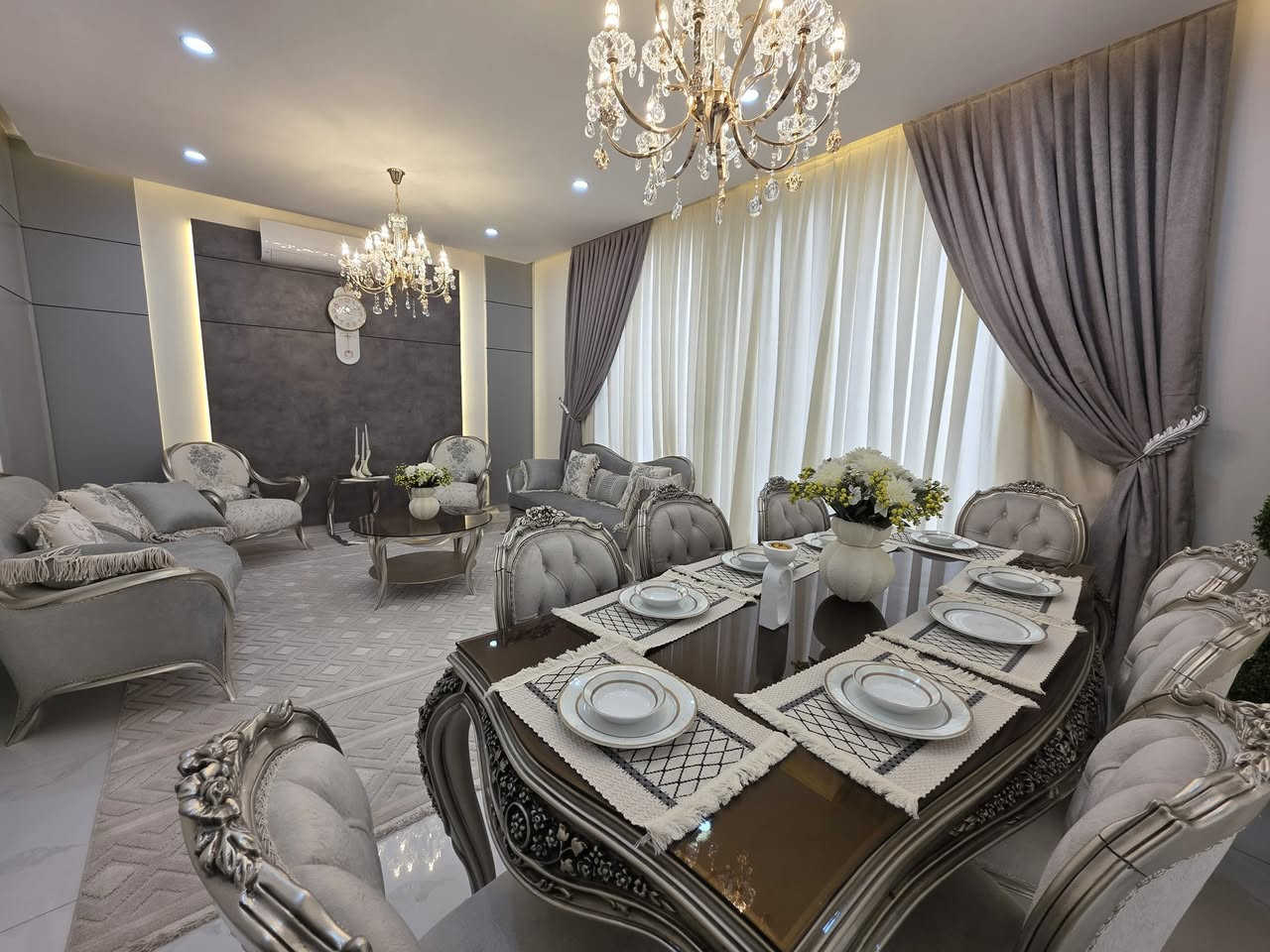 بيت مؤثث و جديد غير مسكون للايجار في 
مجمع السلام بسعر مناسب 
***********
