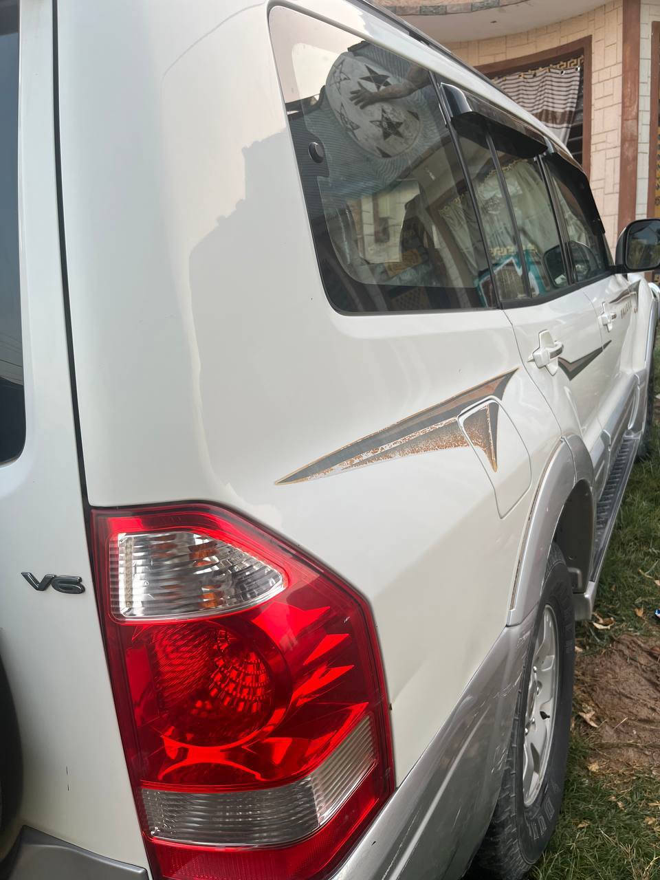 باجيرو موديل 2006 مكفولة من ضربه و صبغ سنويه لل 2031
رقم بغداد دولي 
سبعه راكب تحكم مري 
فتحه بالقماره 
كهربائيات كله شغاله 
تبريد ثلث قطع
باتري جديد 
تخم تاير امامي جديد 
گير ومحرك خير من الله 
السعر 100 وبيه مجال مكان حله اتصال ع ***********
